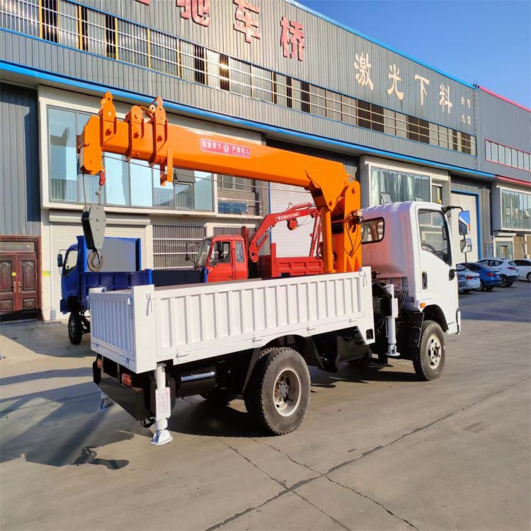 土默特右旗三轮随车吊定制 农用改装机自备吊中瑞长期出售