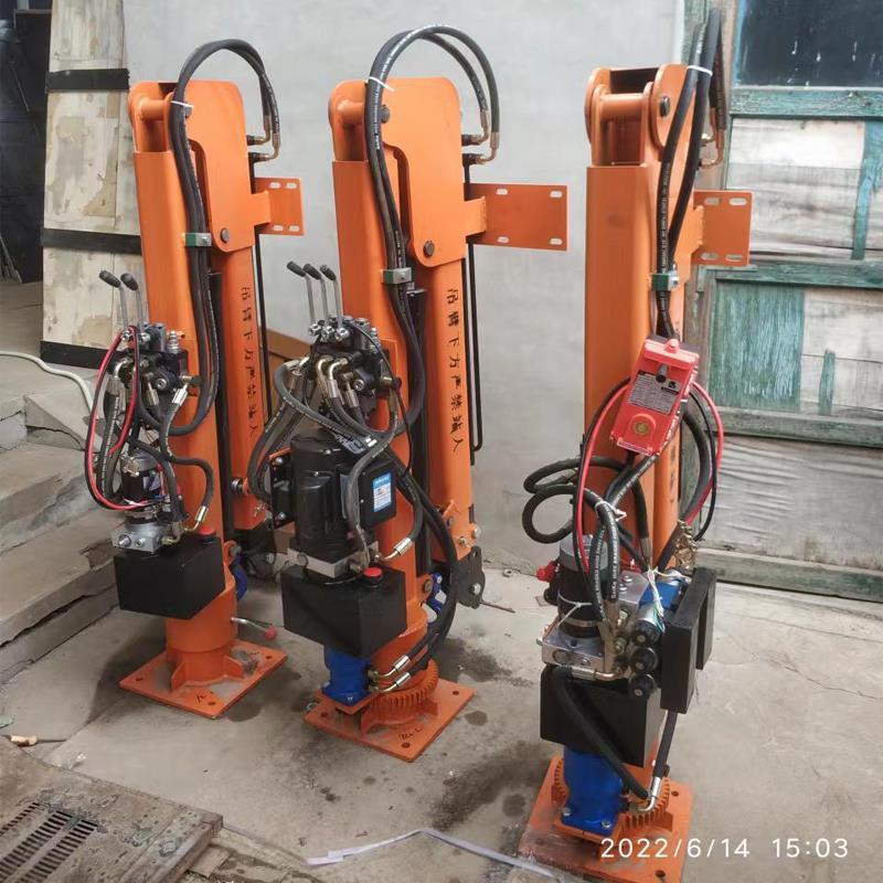 土默特右旗重汽蓝牌随车吊 3.2吨 国六动力强 液压驱动 农用自卸起重机